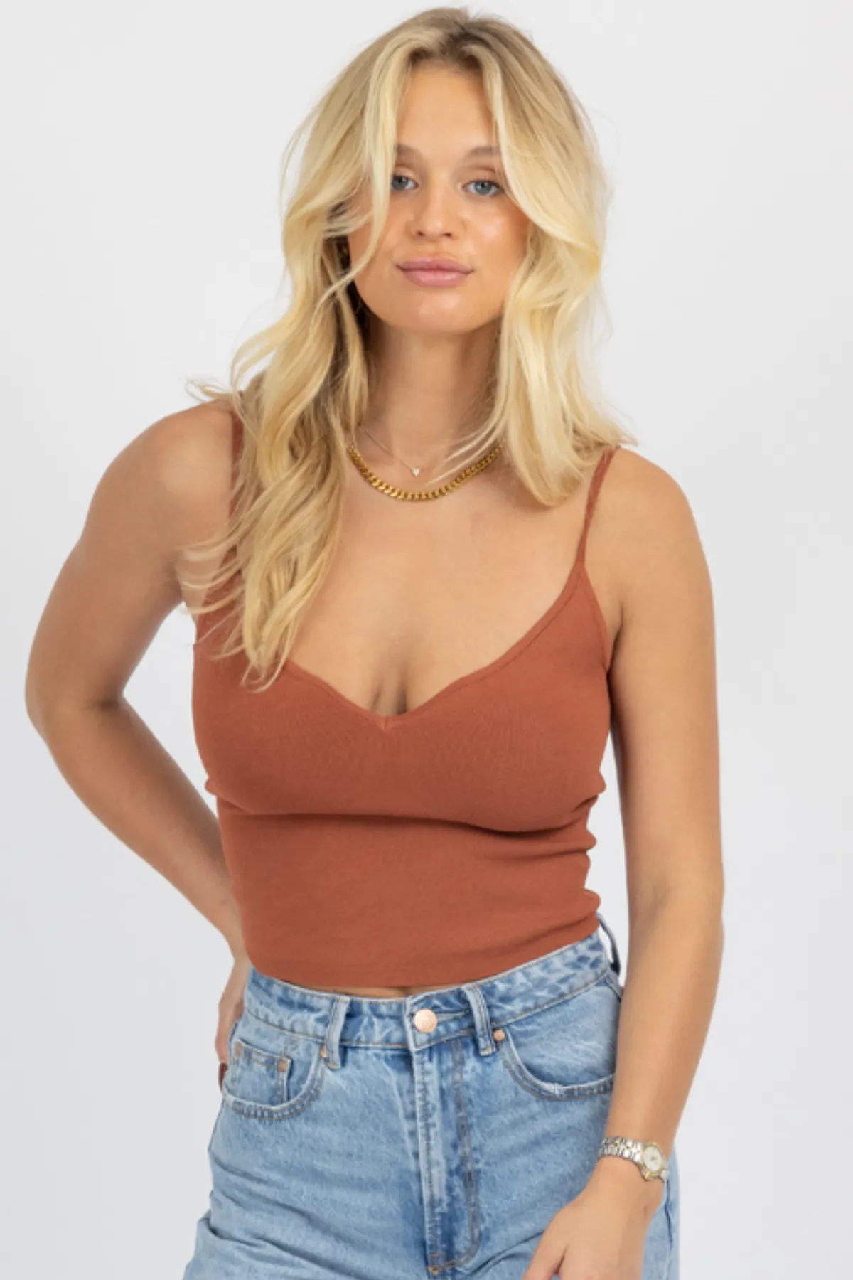 CAMEL V-NECK DETAIL THICK KNIT TANK