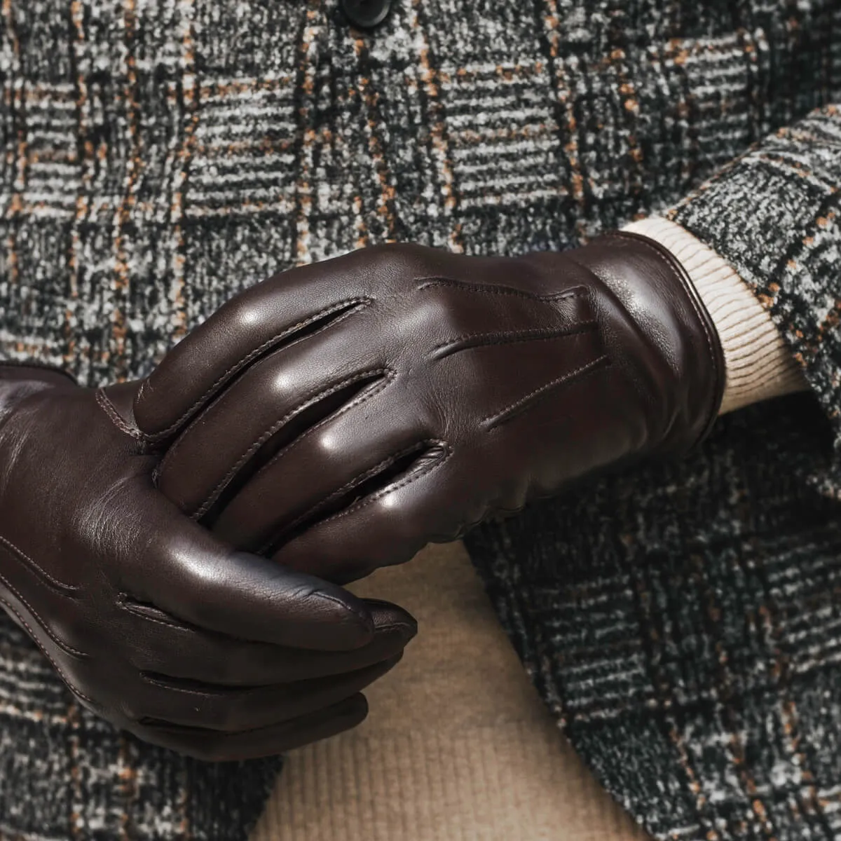 Giovanni (brown) - classic Italian lambskin leather gloves with cashmere lining & touchscreen feature