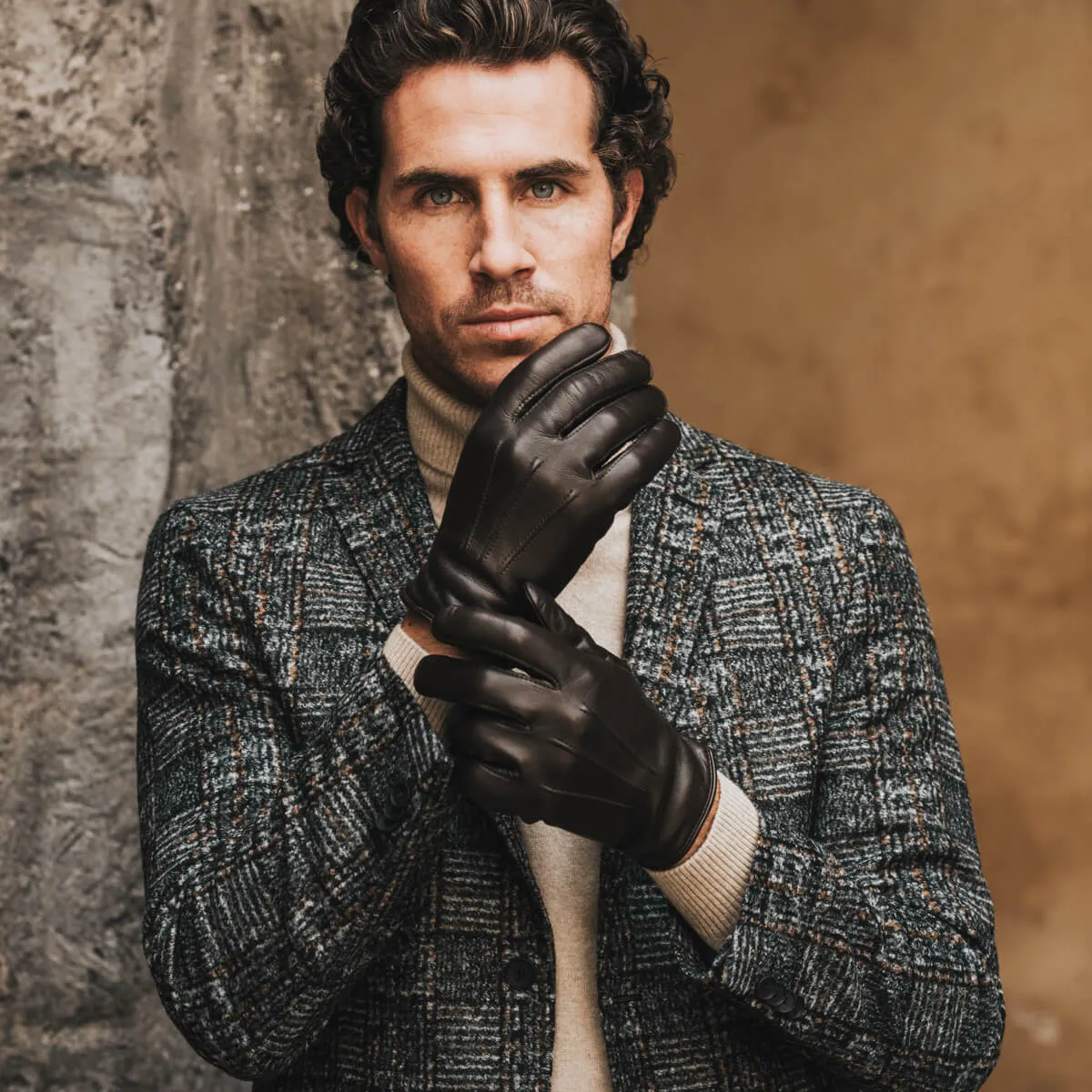 Giovanni (brown) - classic Italian lambskin leather gloves with cashmere lining & touchscreen feature