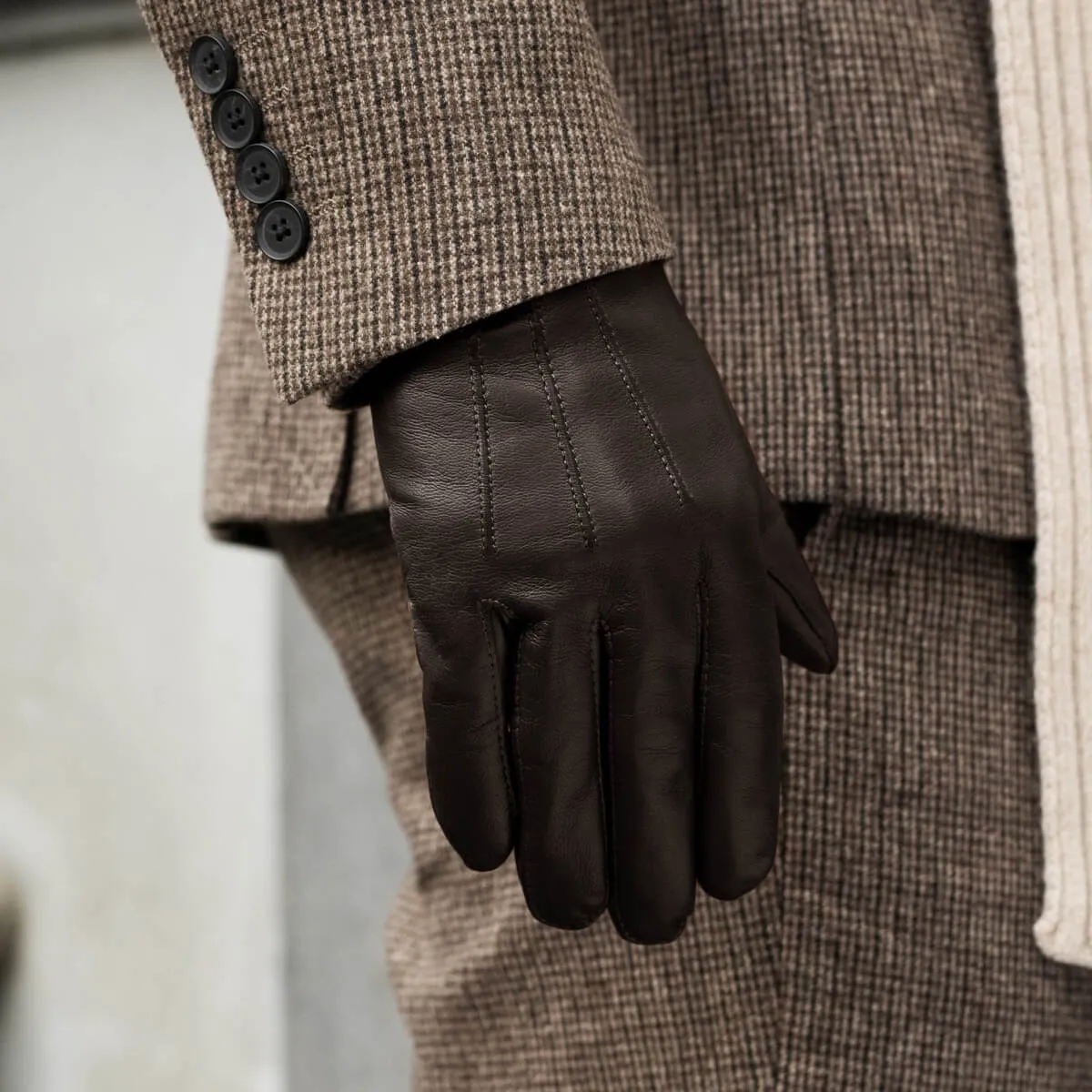 Giovanni (brown) - classic Italian lambskin leather gloves with cashmere lining & touchscreen feature