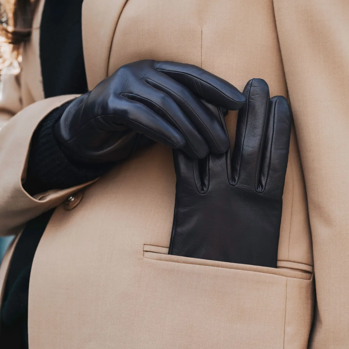 Isabella (black) - Italian lambskin leather gloves with cashmere lining