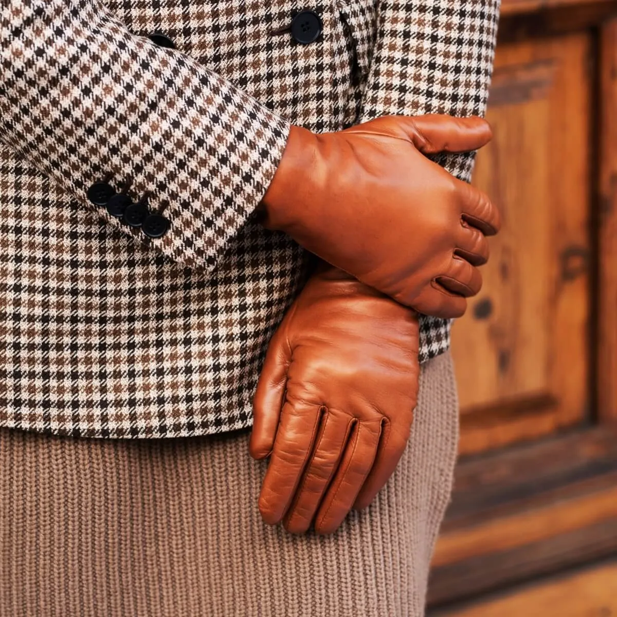 Isabella (cognac) - Italian lambskin leather gloves with cashmere lining & touchscreen feature