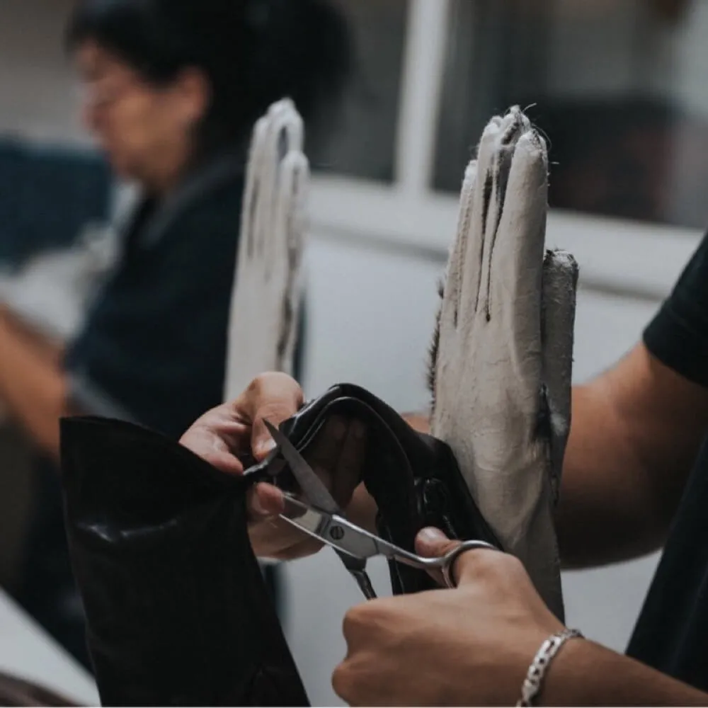 Isabella (eggplant) - Italian lambskin leather gloves with cashmere lining