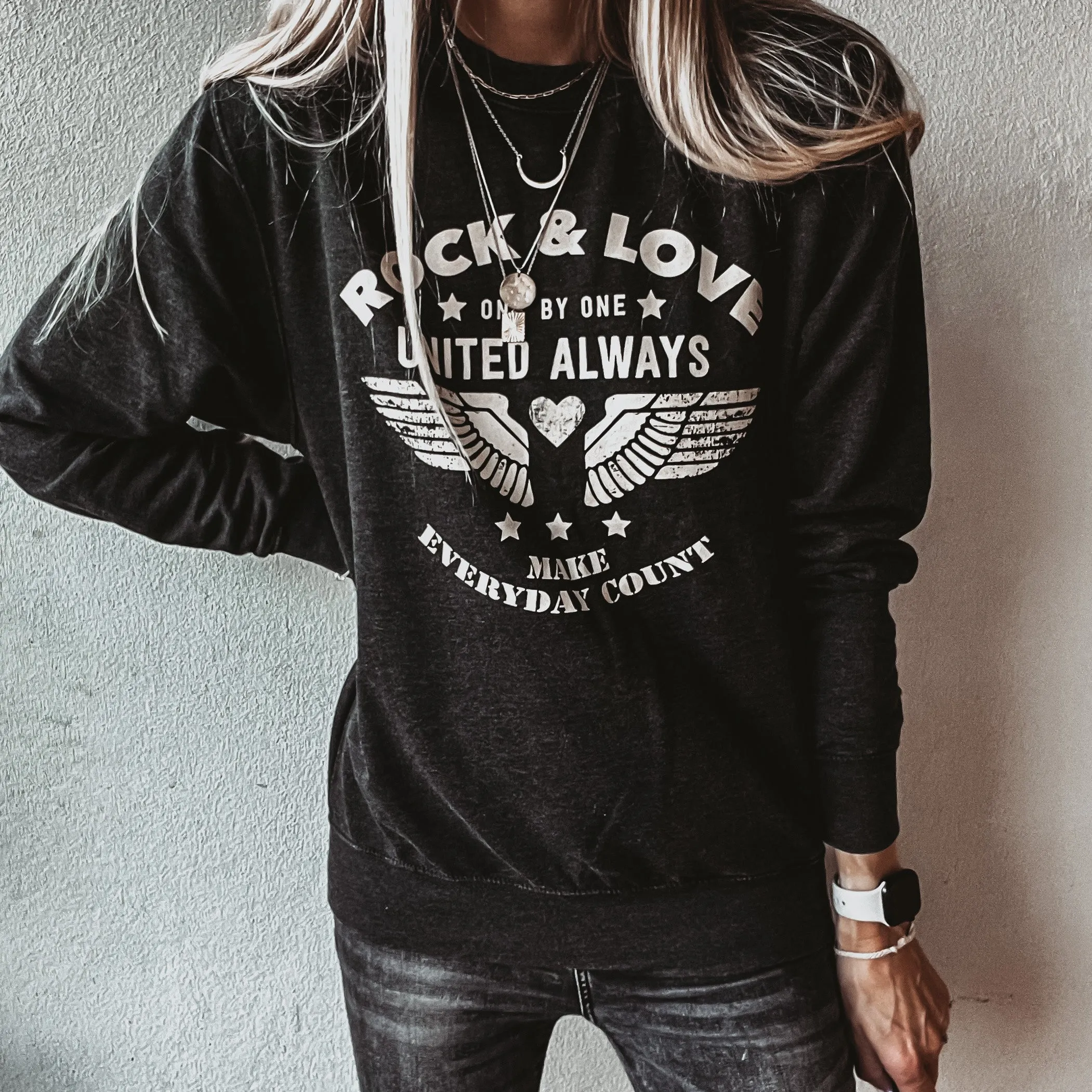 Vintage rock & love wings sweatshirt