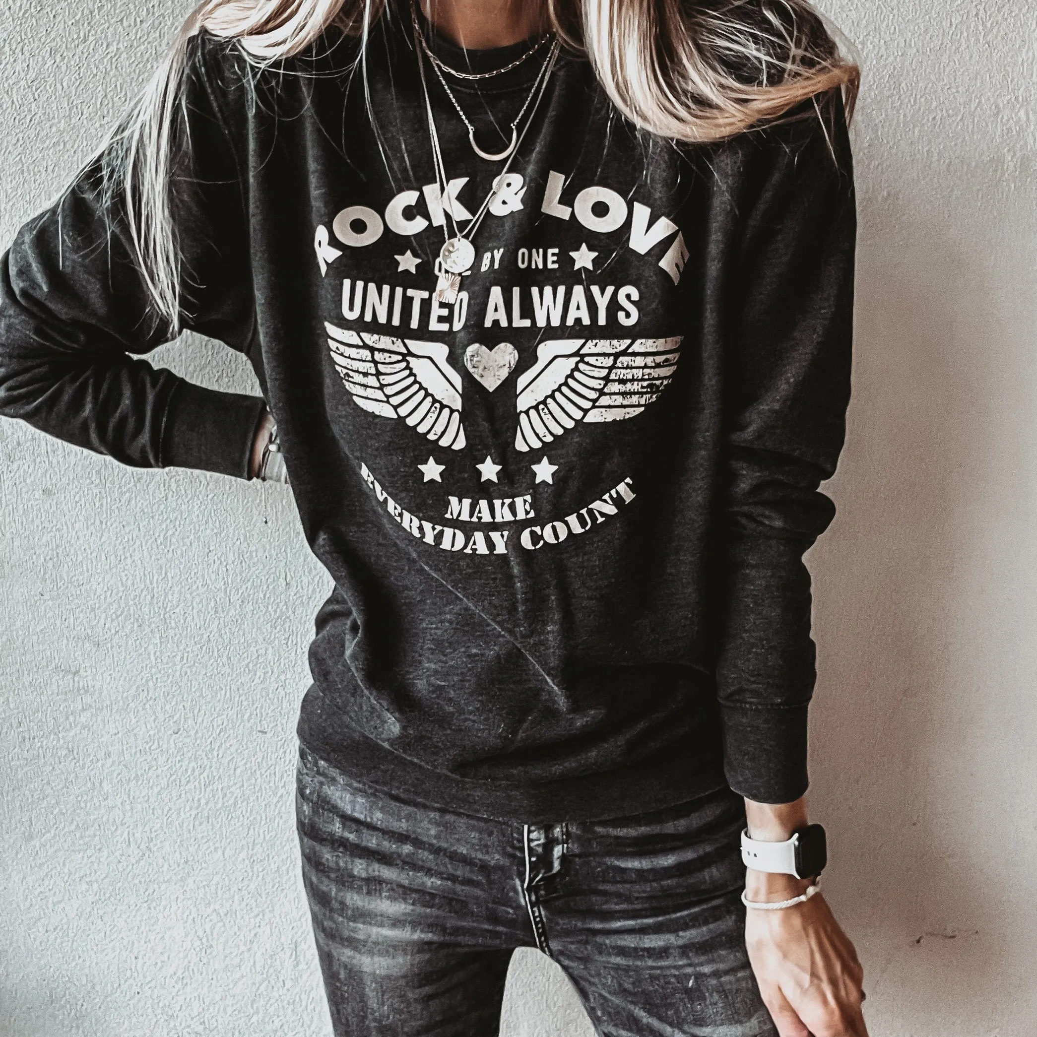 Vintage rock & love wings sweatshirt