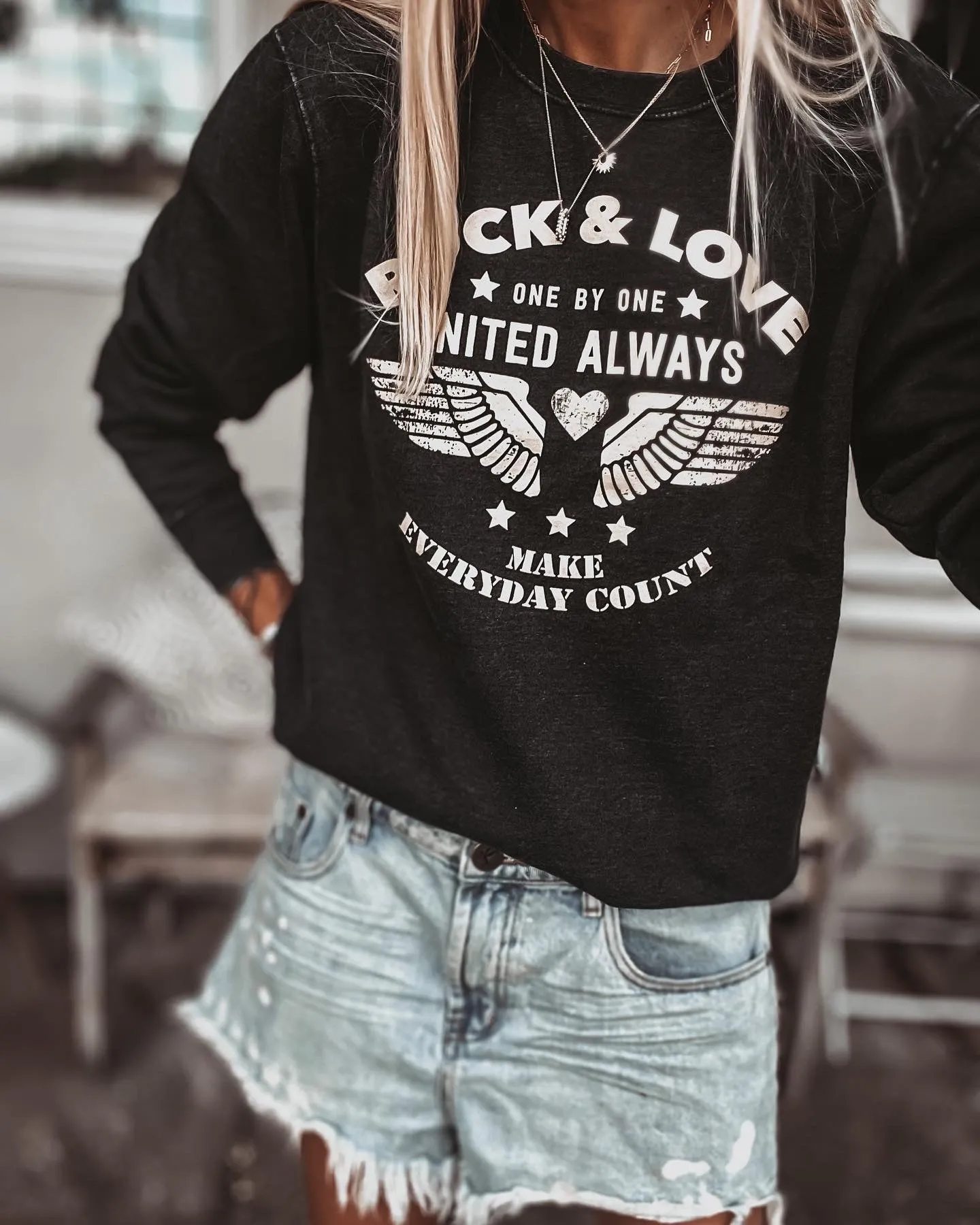 Vintage rock & love wings sweatshirt