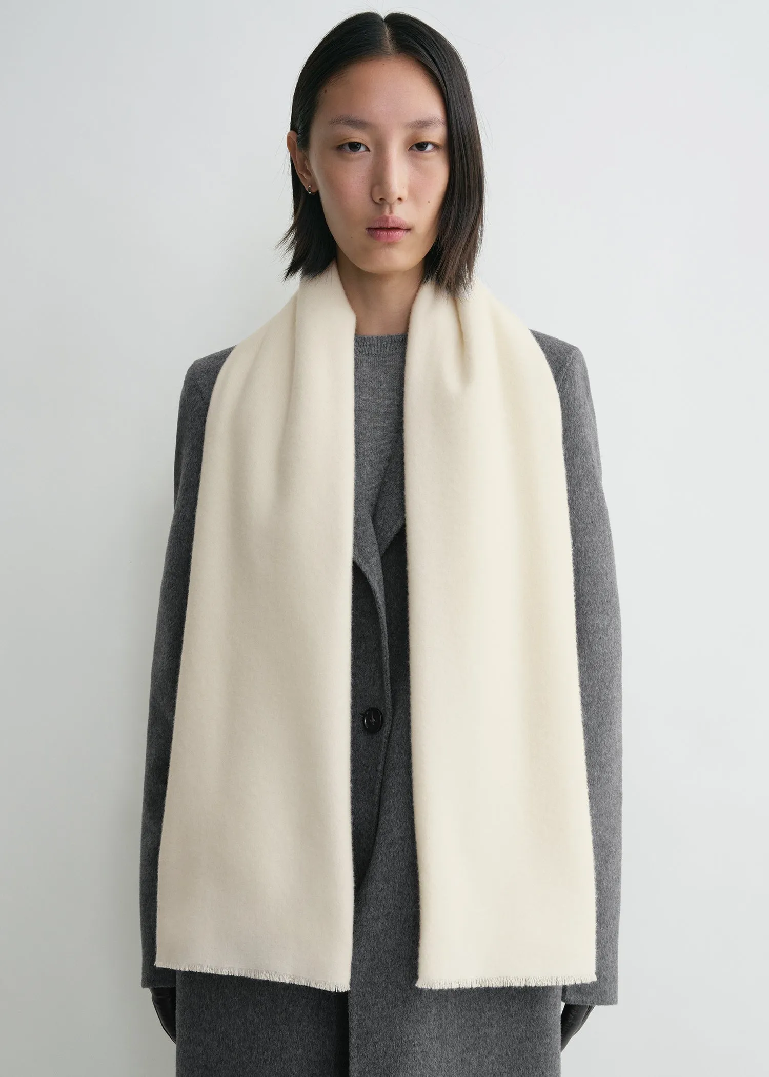 Wide classic wool scarf ivory